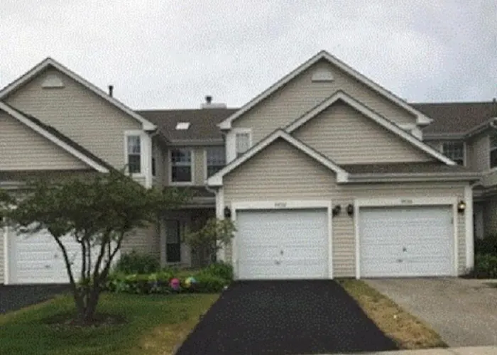 Family - 2 Bedroom, Kitchen, 1.5 Bath Hotel Waukegan