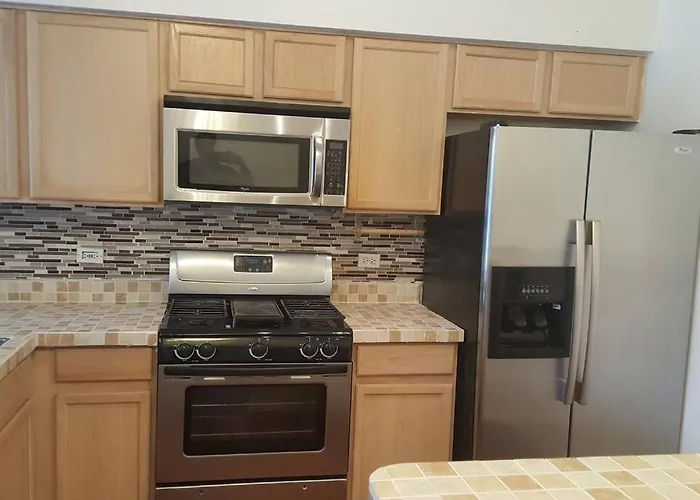 Hotel Family - 2 Bedroom, Kitchen, 1.5 Bath Waukegan