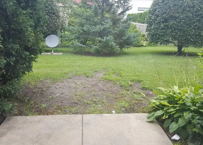 Family - 2 Bedroom, Kitchen, 1.5 Bath 3* Waukegan